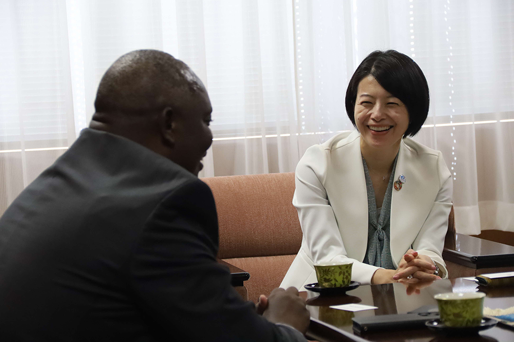笑顔で話す森澤区長の画像
