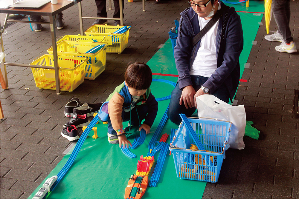 ファミリーゾーンで遊んでいる子どもの画像