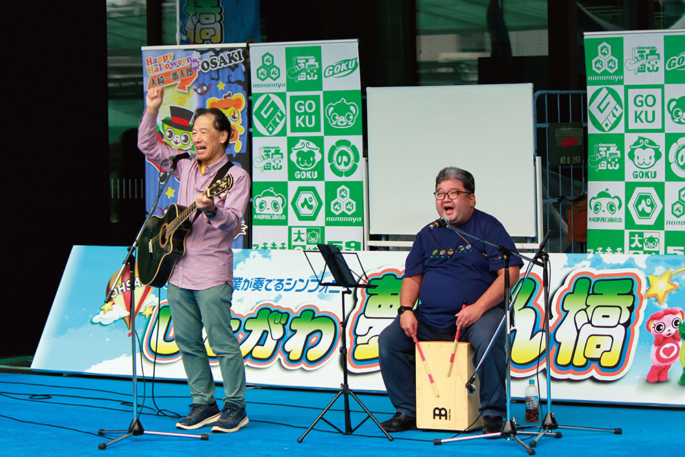 ステージでの演奏パフォーマンスの画像