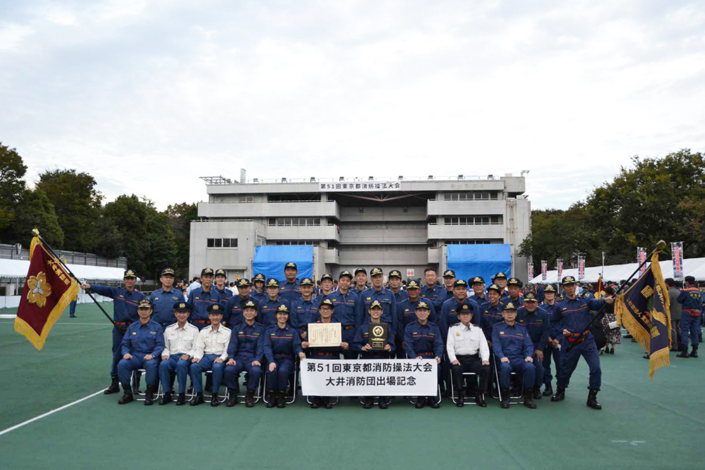 大井消防団全員で記念撮影