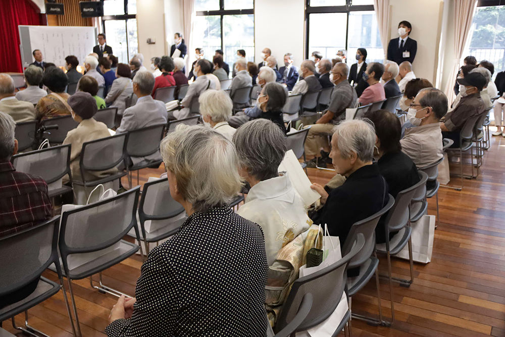 森澤区長の話を聞く参加者の画像