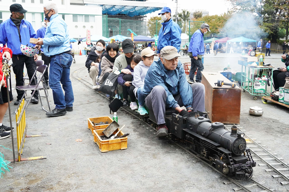 みにSLに乗っている様子の写真