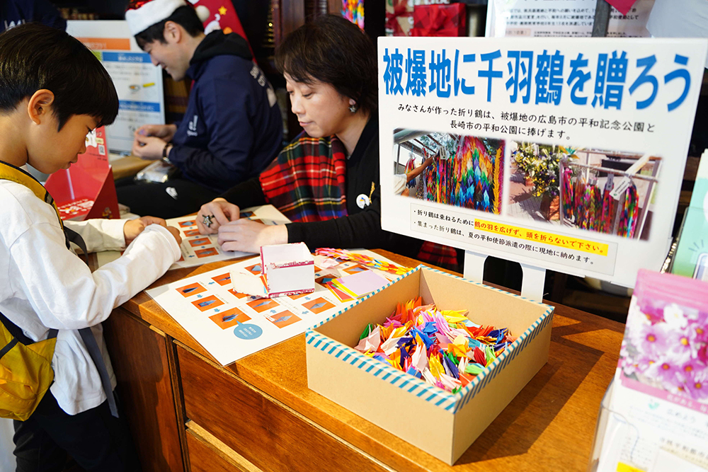 総務課の千羽鶴コーナー