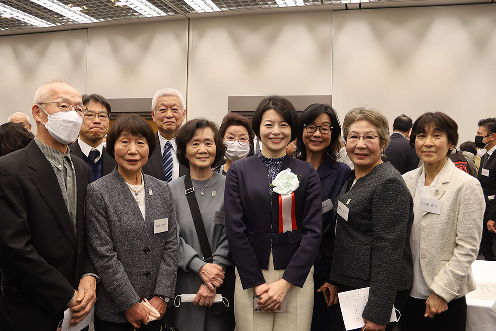 区長と明推協の皆さんとの記念写真