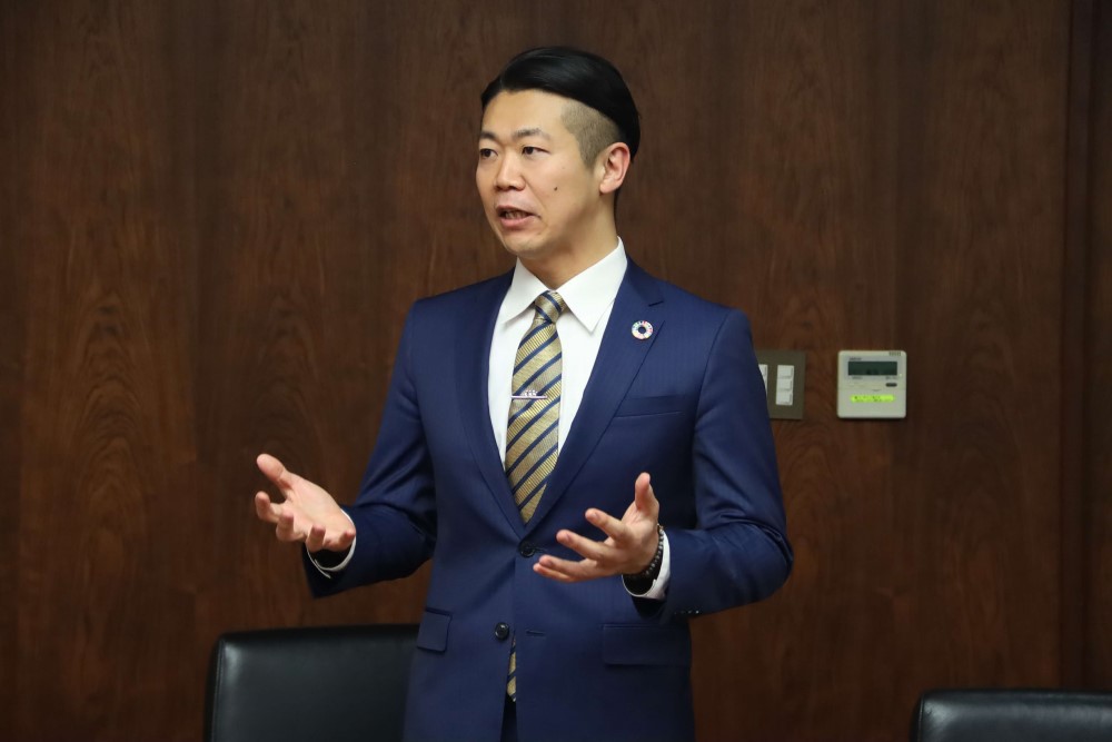 あいさつする青田校長の画像