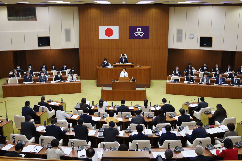 議会の様子の写真