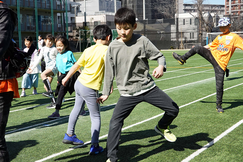 子どもたちが練習している写真