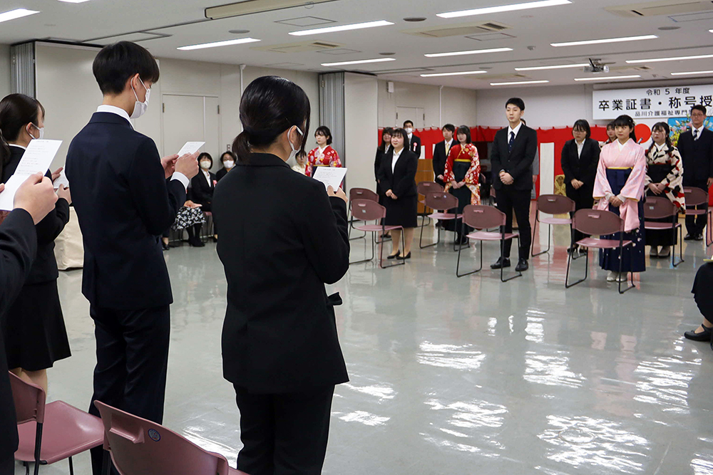 在校生と卒業生の写真