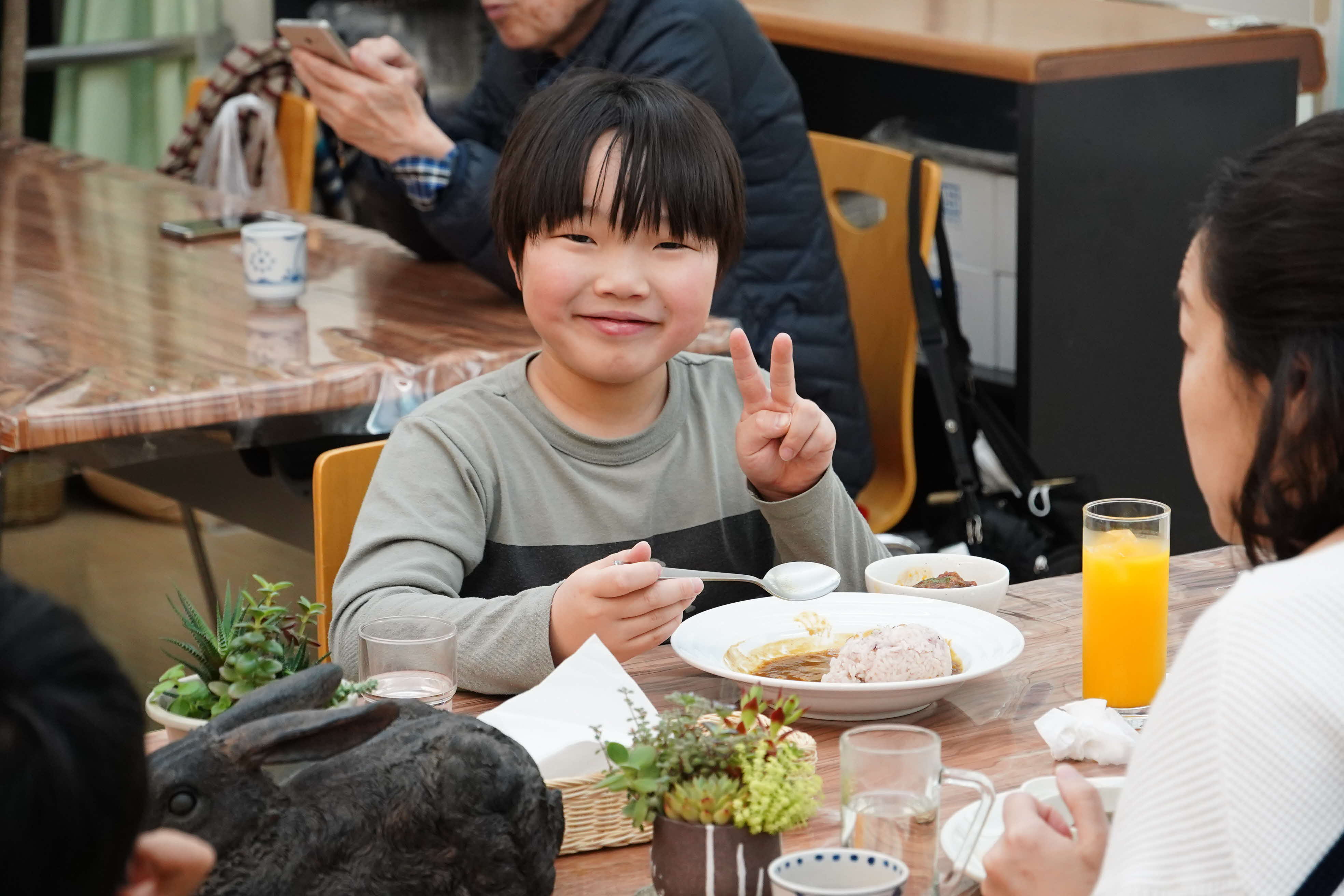 笑顔の子どもの写真