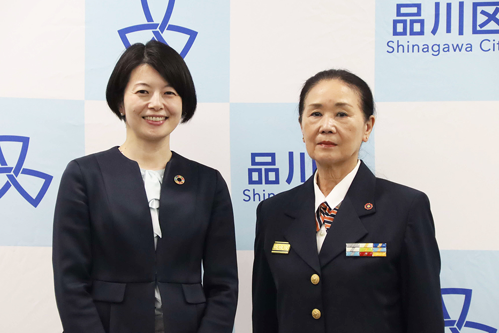 森澤区長と女性消防団長の2ショットの画像