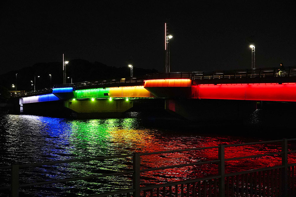 ライトアップされた勝島橋