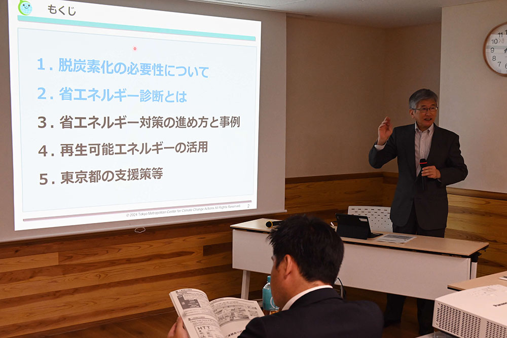 講義を受ける画像