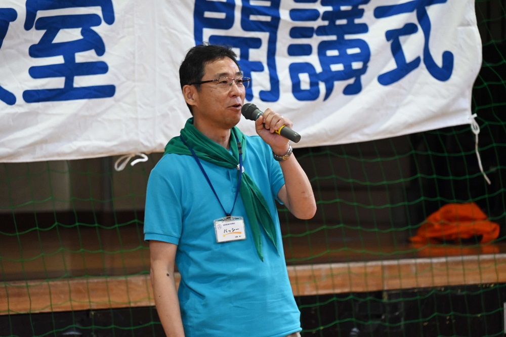 説明している様子の写真