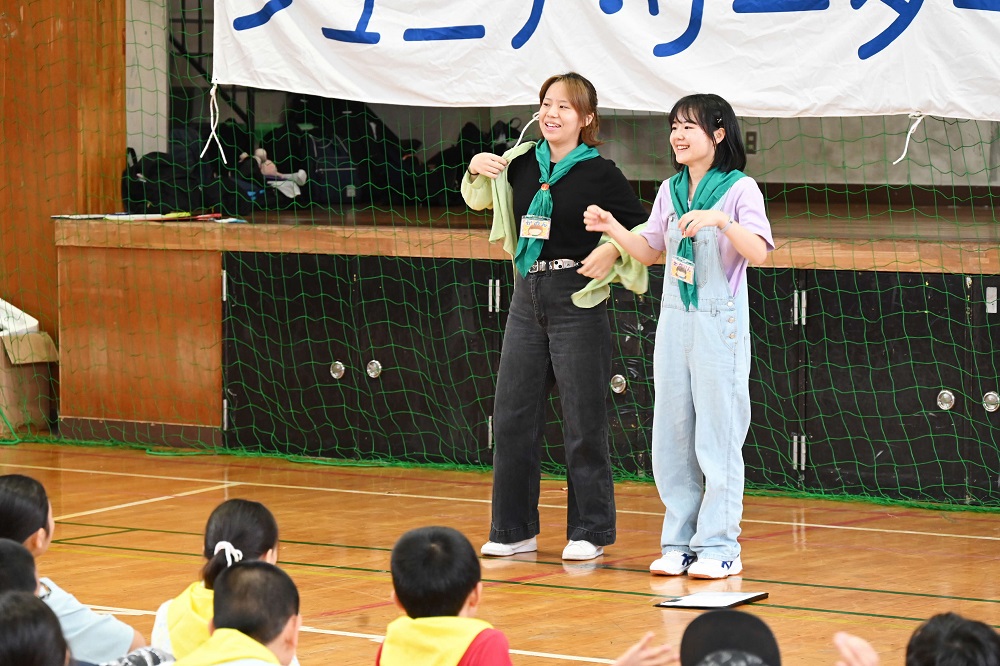 リーダーが前で話している様子の写真