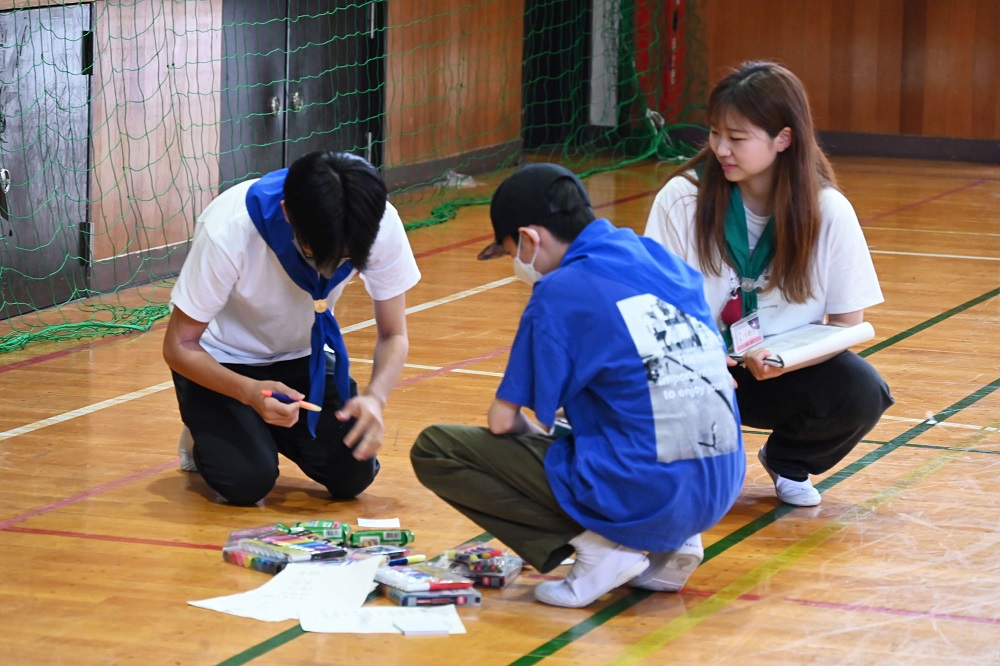 話している様子の写真