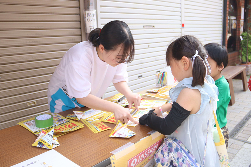 防災クイズに挑戦する子どもの画像