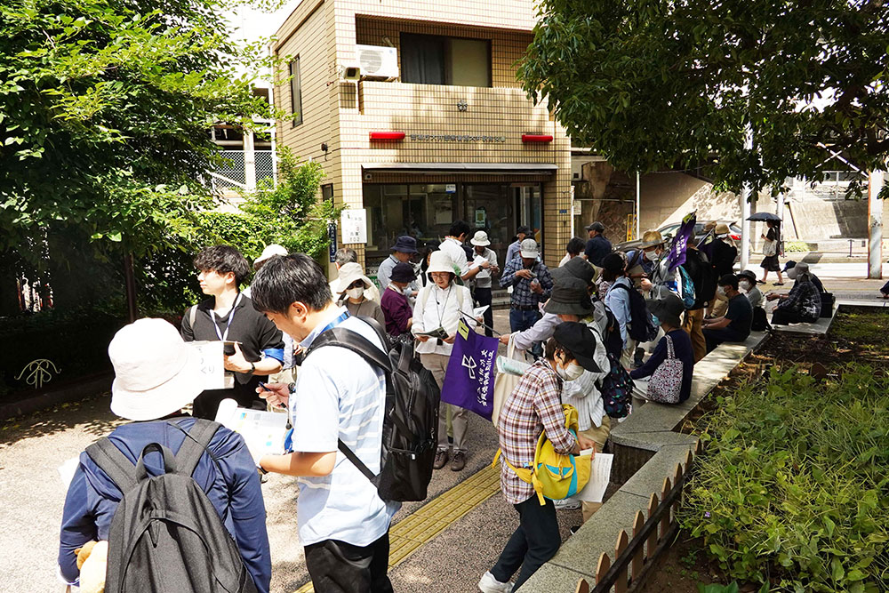 西大井駅前に集合する画像