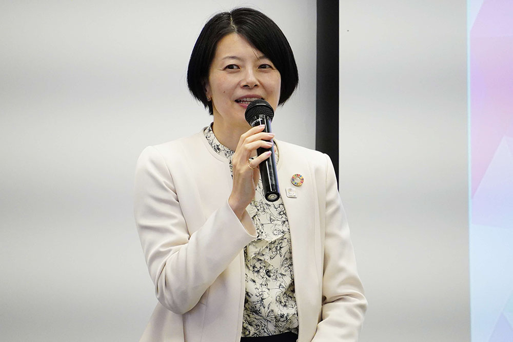 森澤区長が講評する画像 アップ