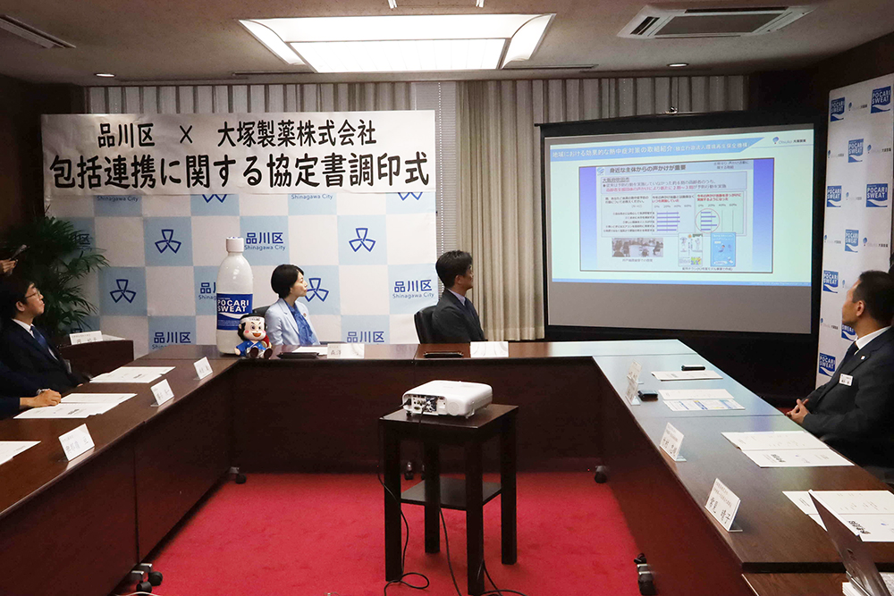 熱中症対策アンバサダー講座を見る参加者たちの画像