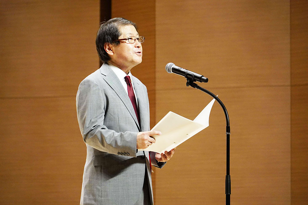 挨拶する石橋秀郎理事長の画像