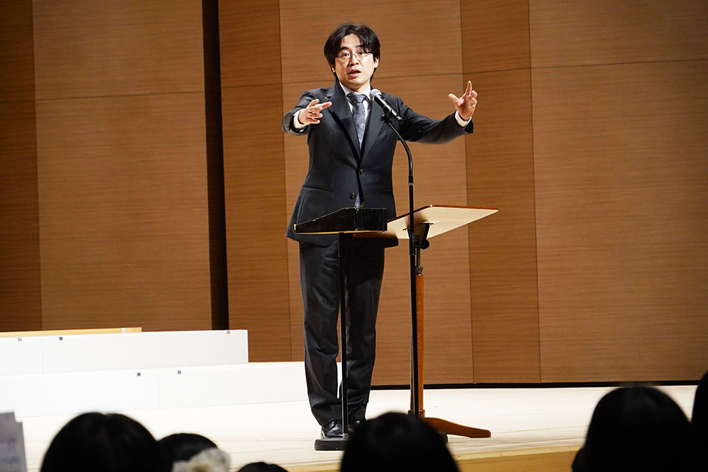 指導する白井さん