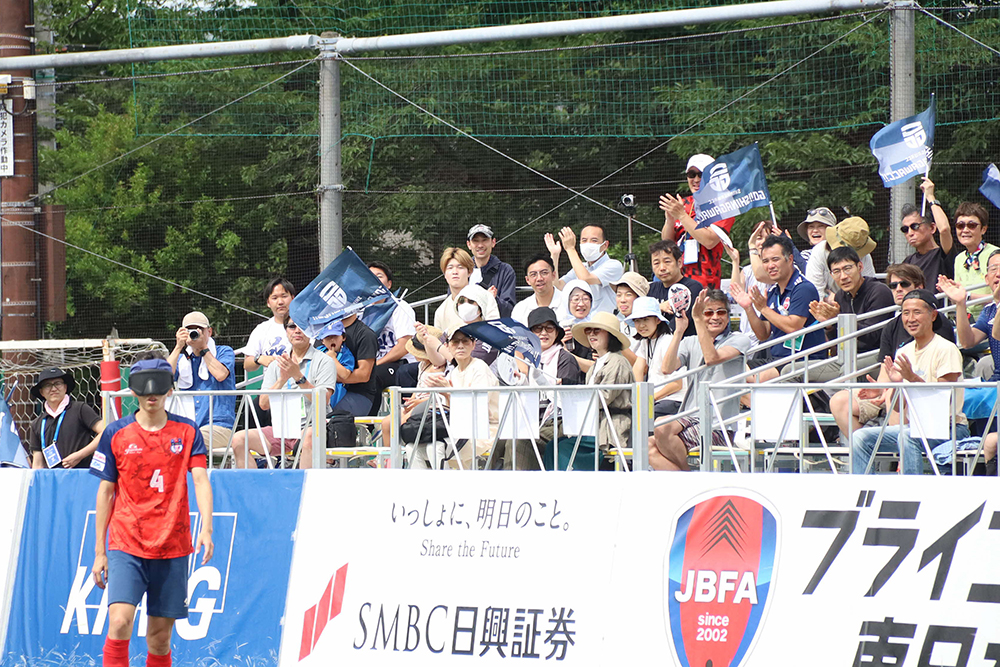 観戦ツアーの参加者たちの画像