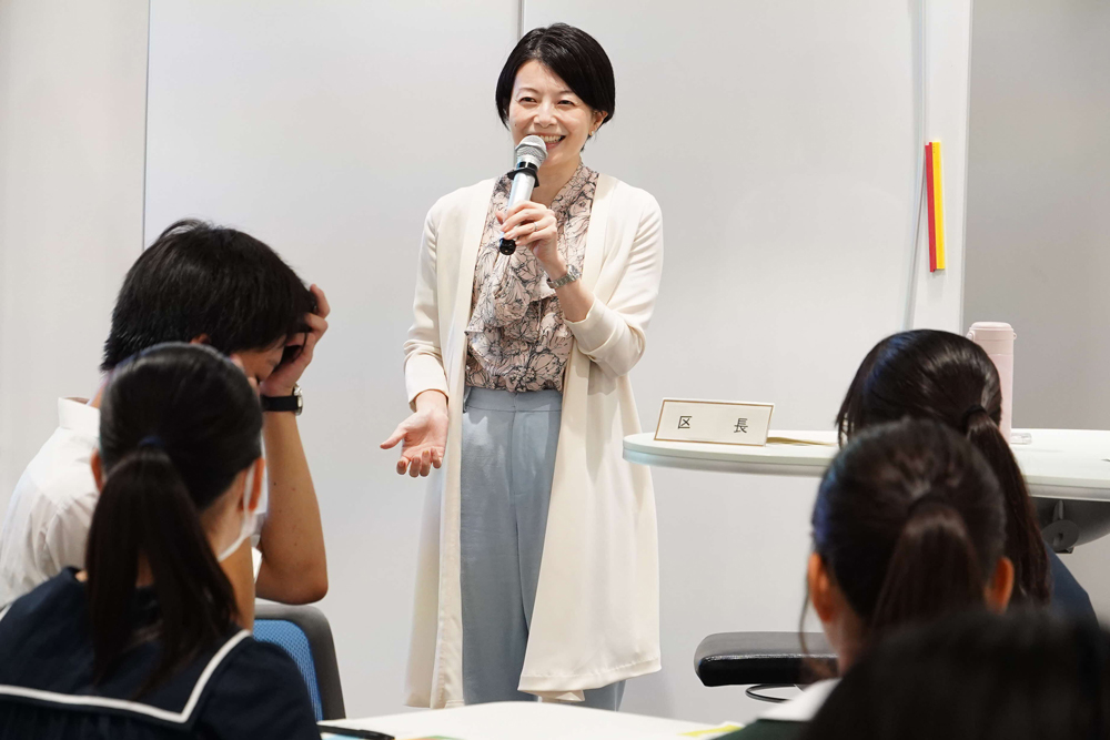 区長があいさつしている様子の写真