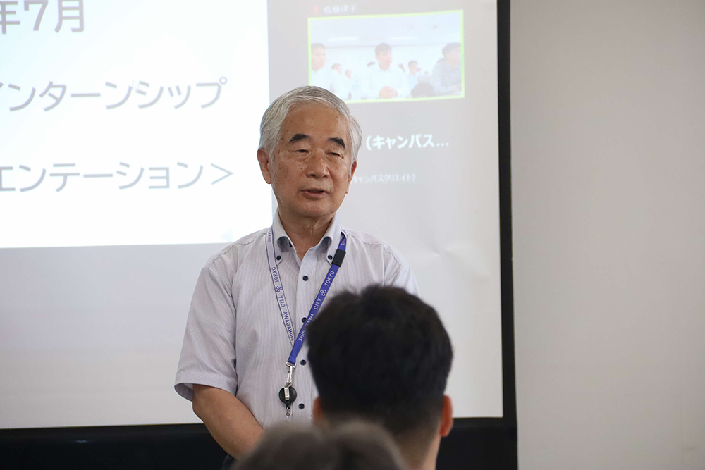 あいさつする関係者の画像