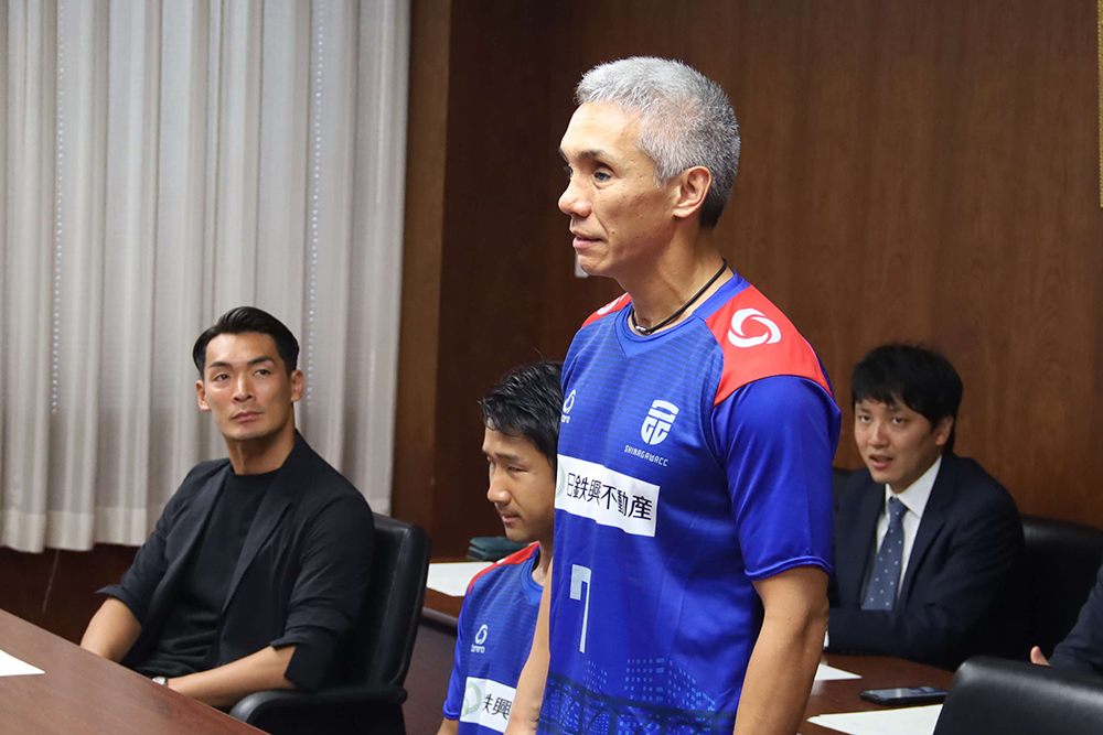 意気込みを語るロベルト選手の画像