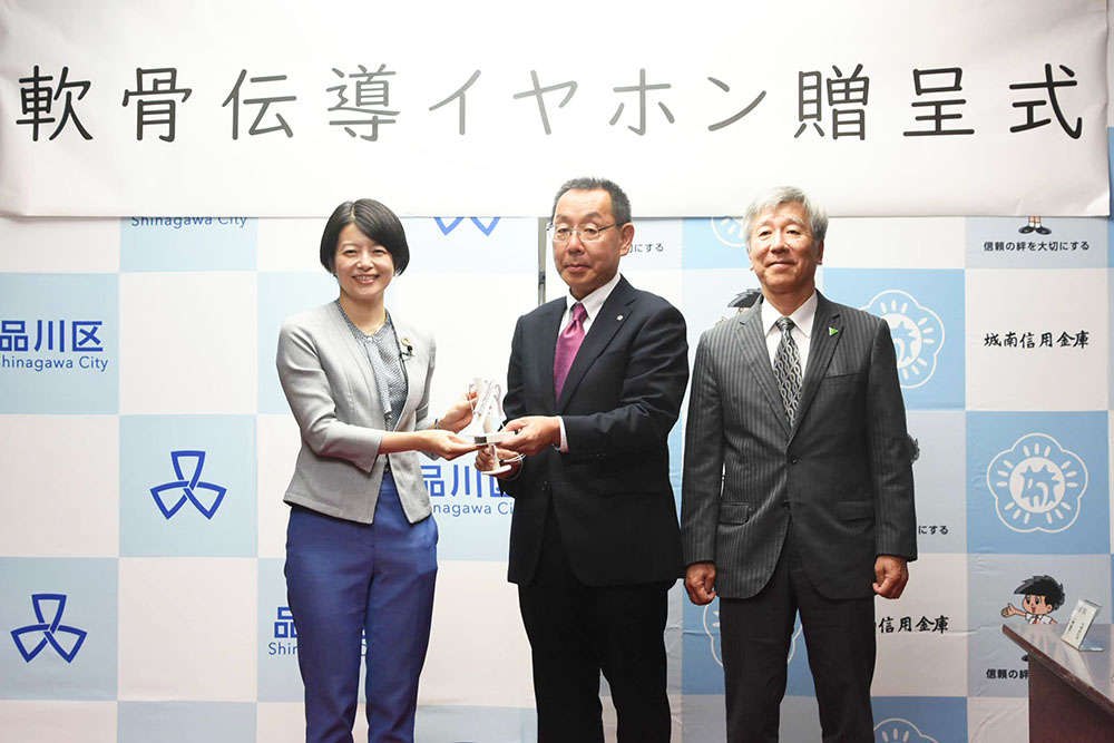 森澤区長、林理事、細井学長の写真