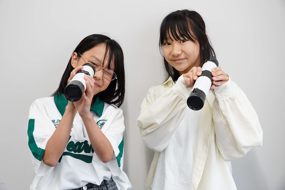 作った望遠鏡と記念写真