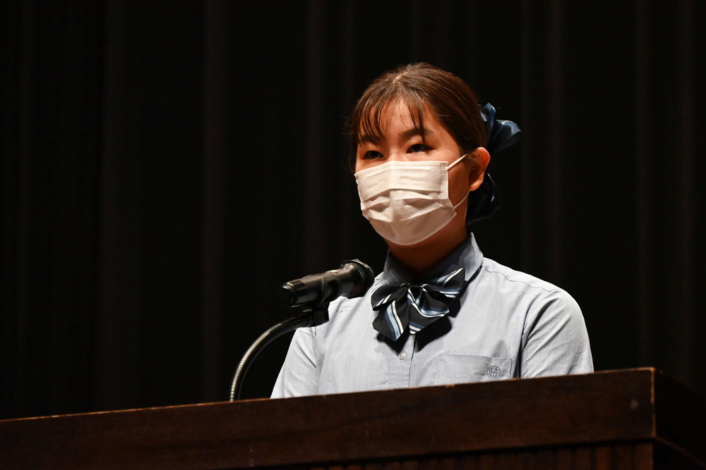 代表者あいさつしている様子の写真