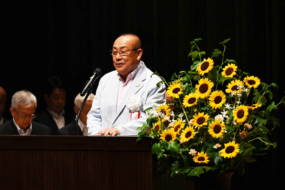 松尾会長があいさつしている様子の写真