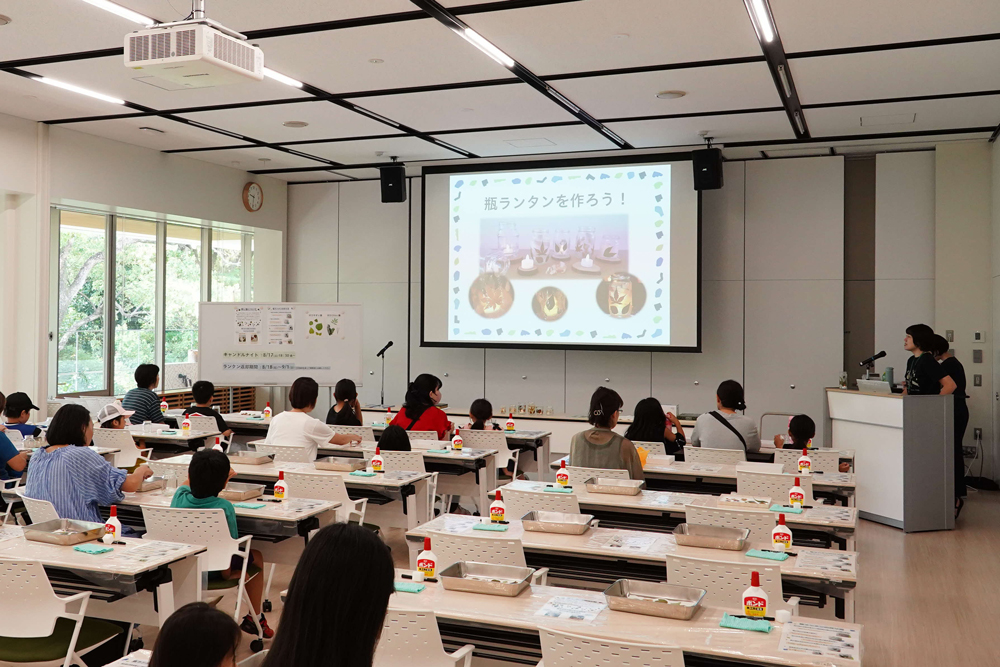 会場全体の様子の写真