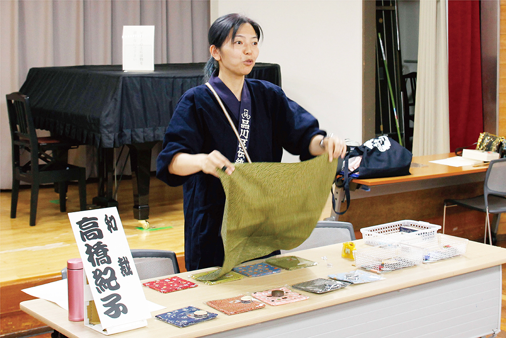 保存会会員高橋さんが説明する画像
