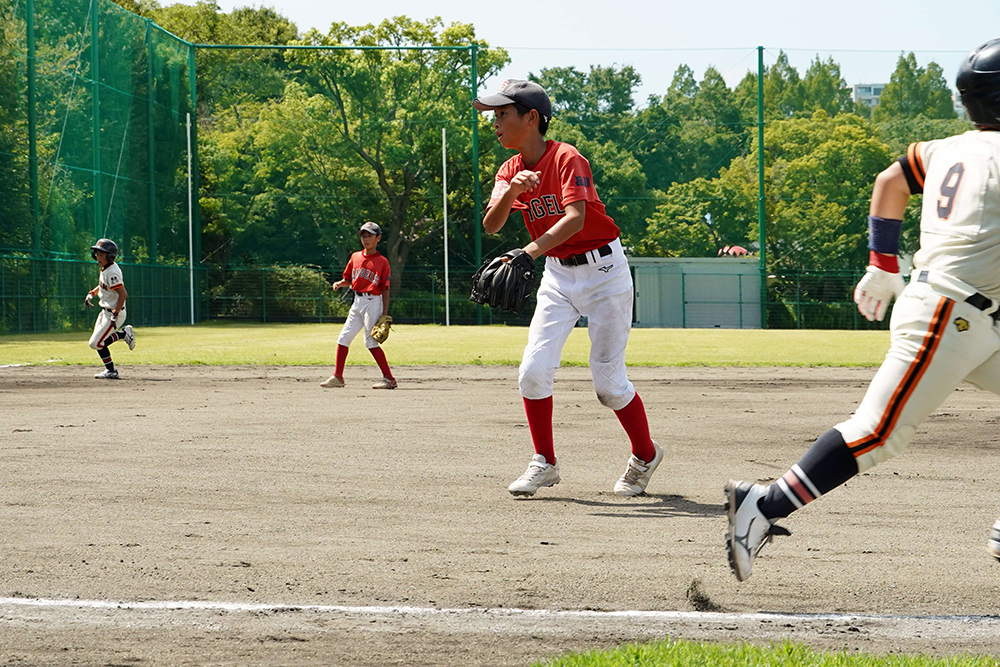 野球をしている写真