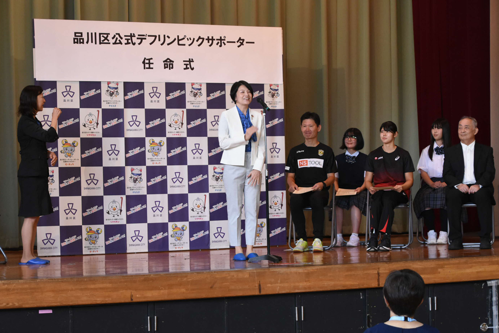 区長があいさつしている様子の写真