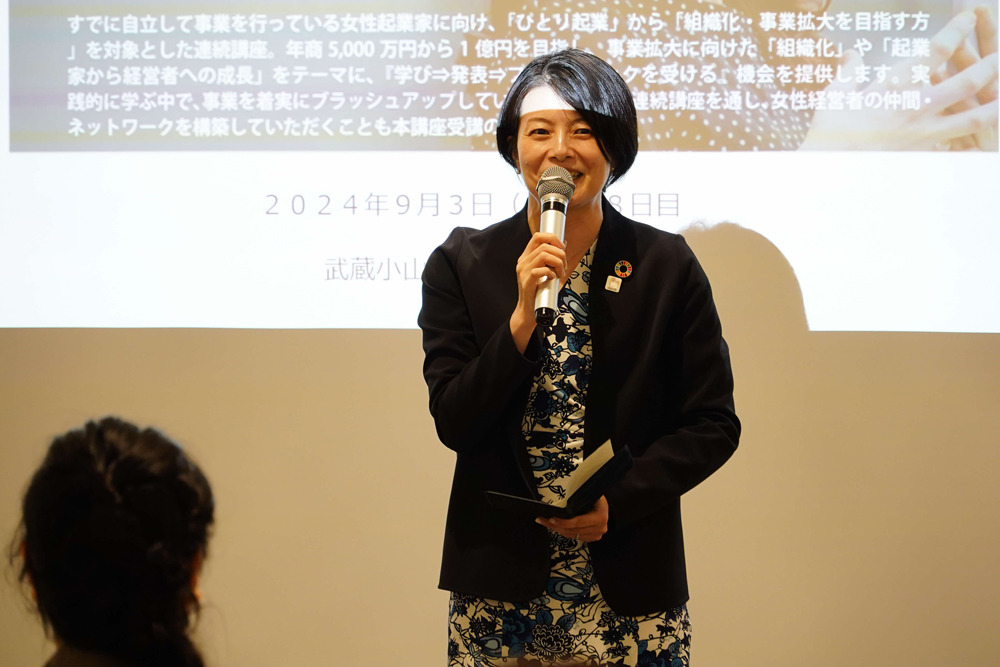 区長があいさつしている様子の写真