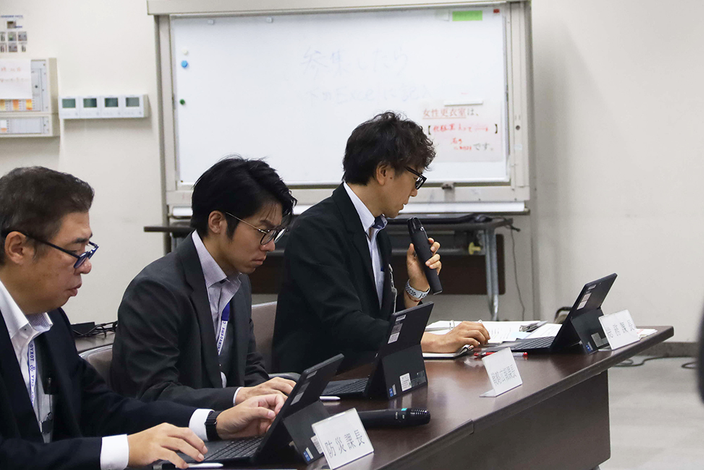 義援金設置について説明している写真