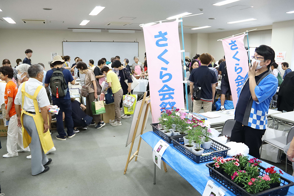 バザーの様子の画像