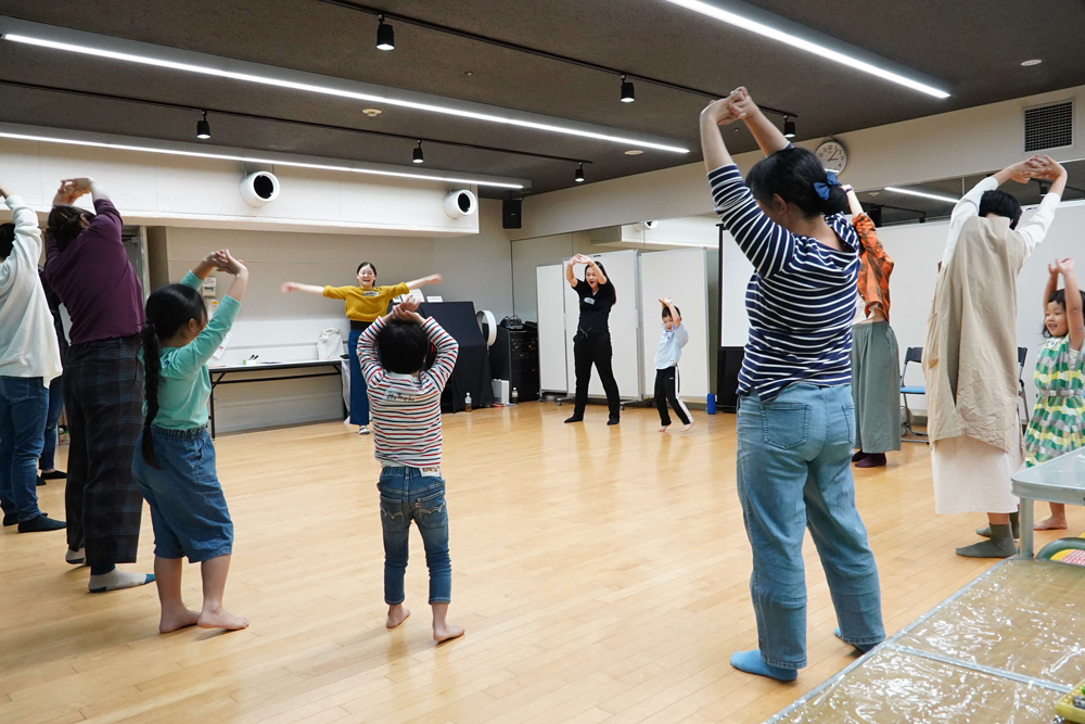 ダンスを踊っている様子の写真