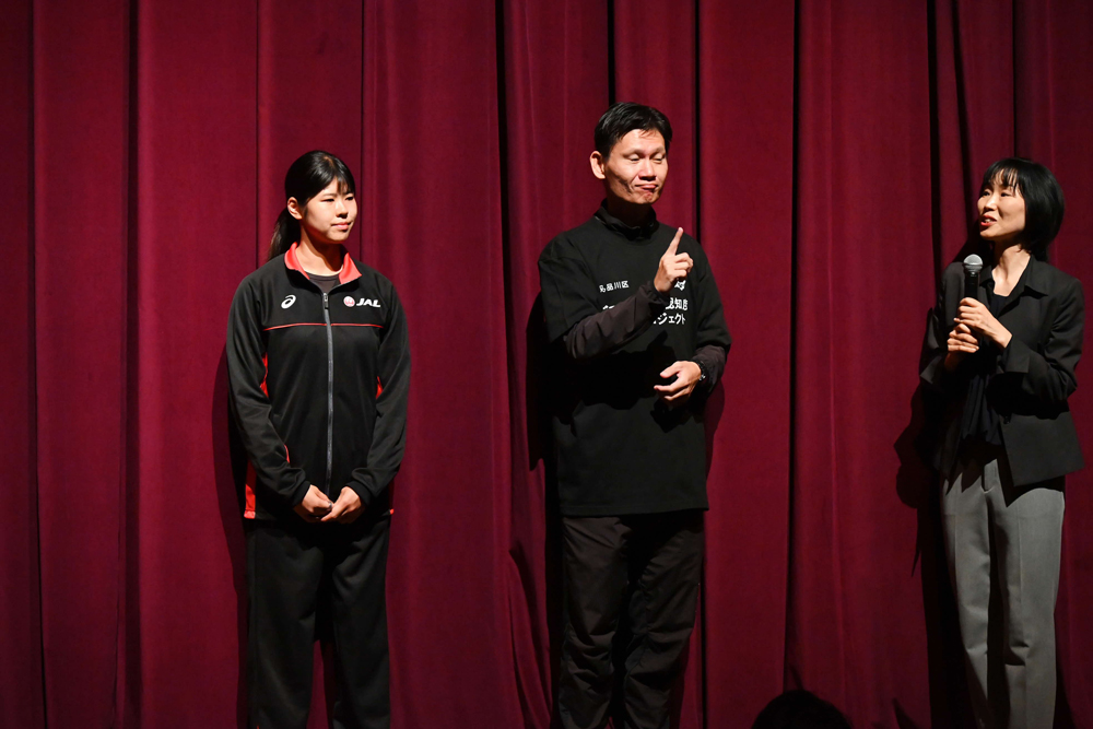 公演の様子の写真