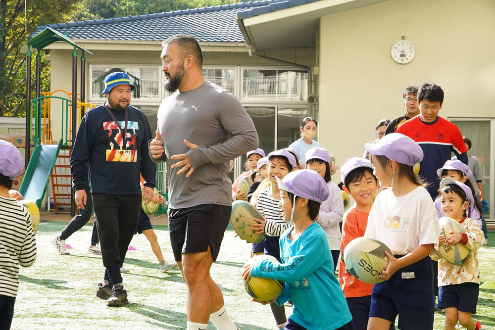 準備運動している様子の写真