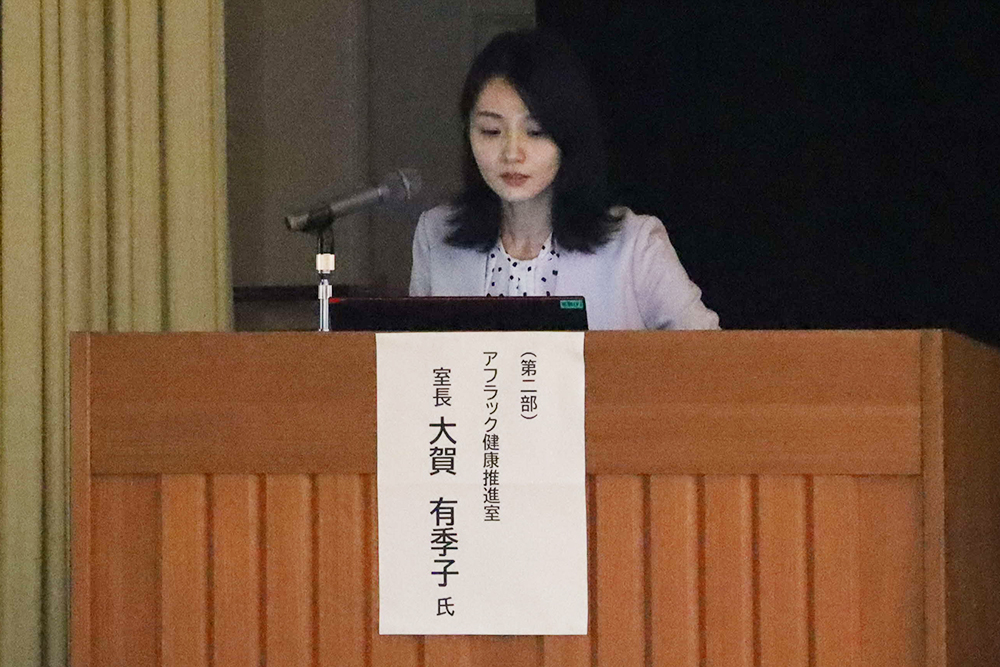 活動報告をする画像