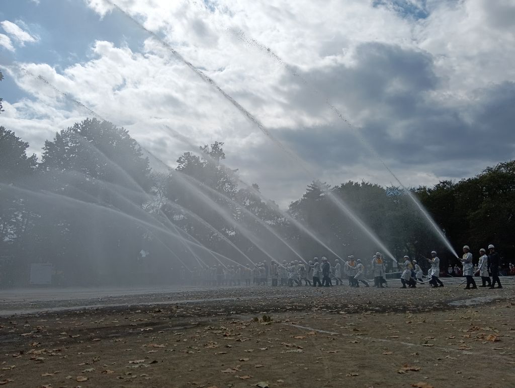 一斉放水訓練ポンプ隊放水中