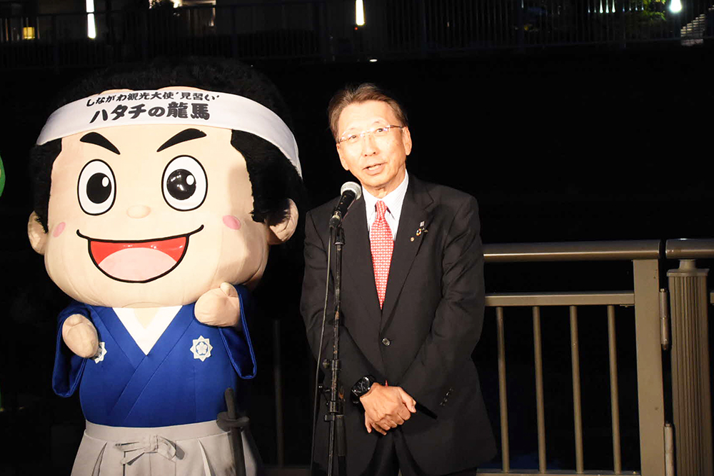 挨拶をする実行委員会の川端委員長