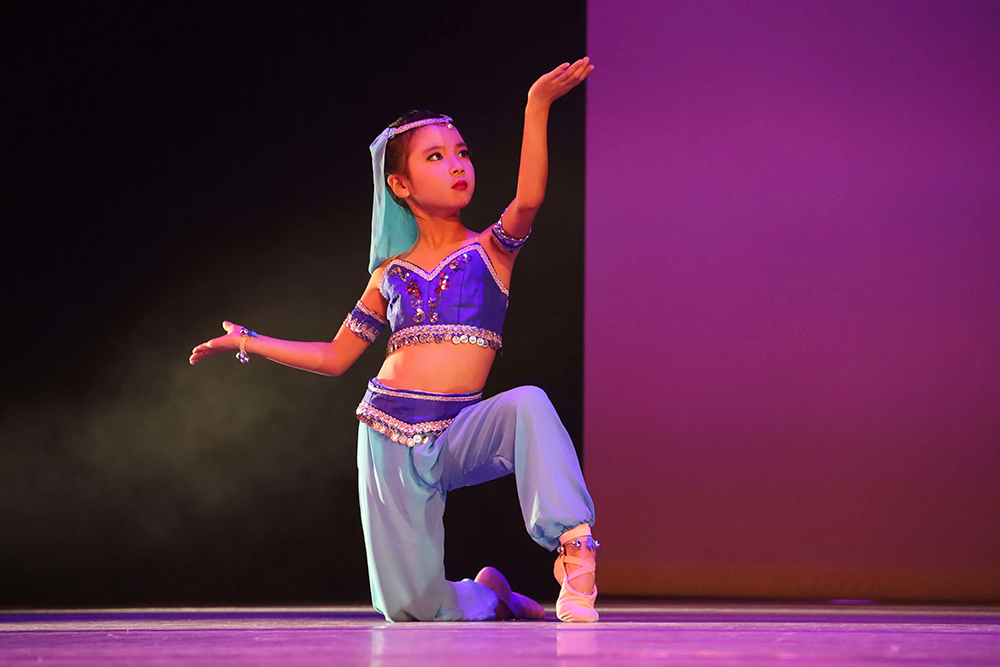 ジャズダンスを踊る子どもの画像