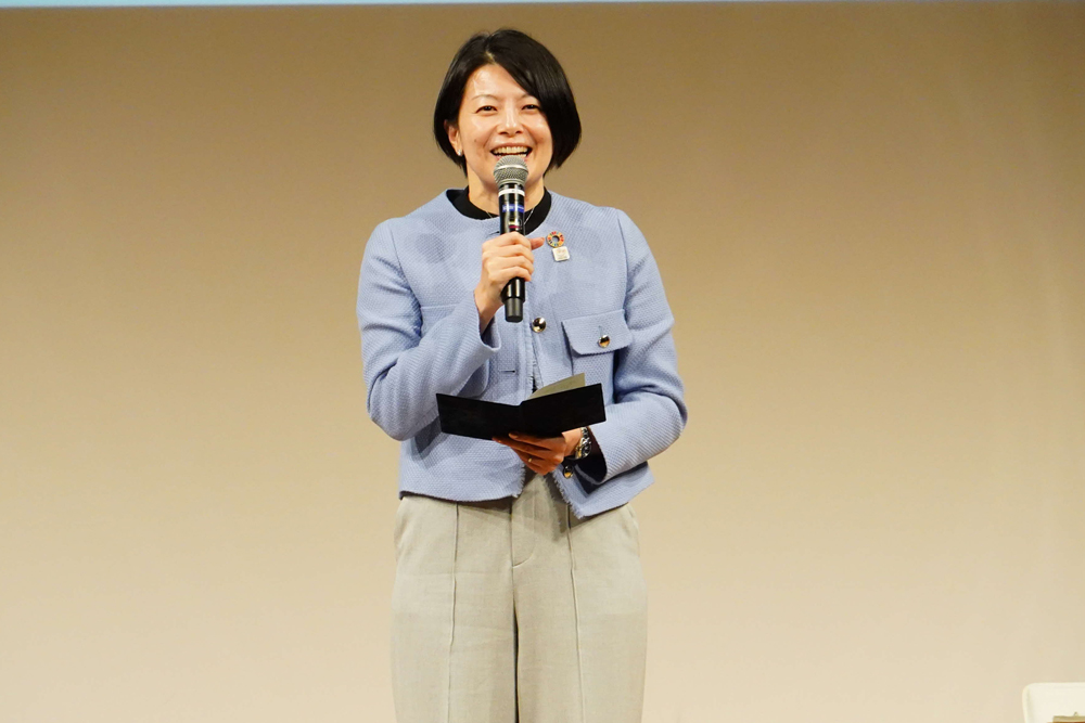 区長があいさつしている様子の写真