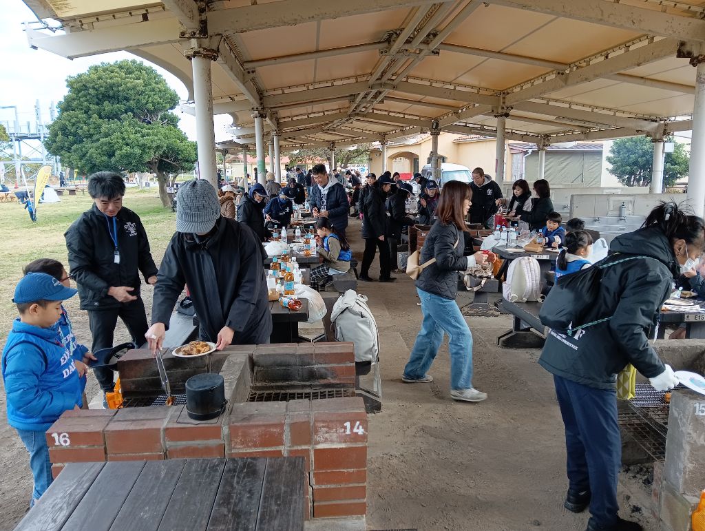 BBQをしている会場の引き画像
