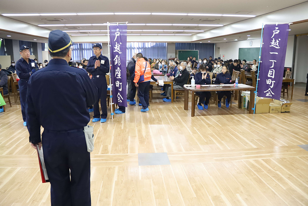 戸越台中学校に集まった地域の方々の画像